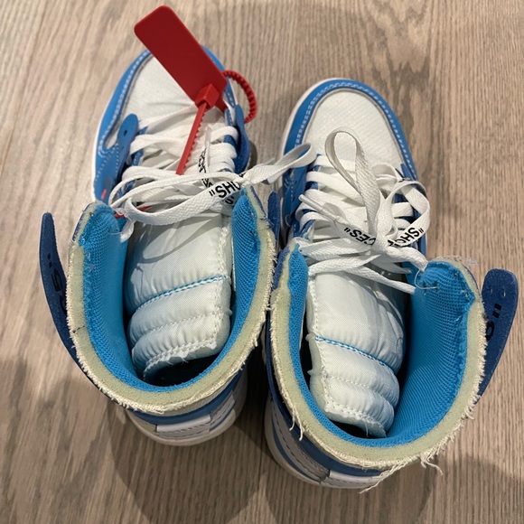 UNC Off White Jordan 1’s (7.5US) - Picture 3 of 5